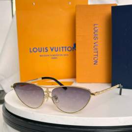 Picture of Louis Vuitton Sunglasses _SKUfw79399243fw